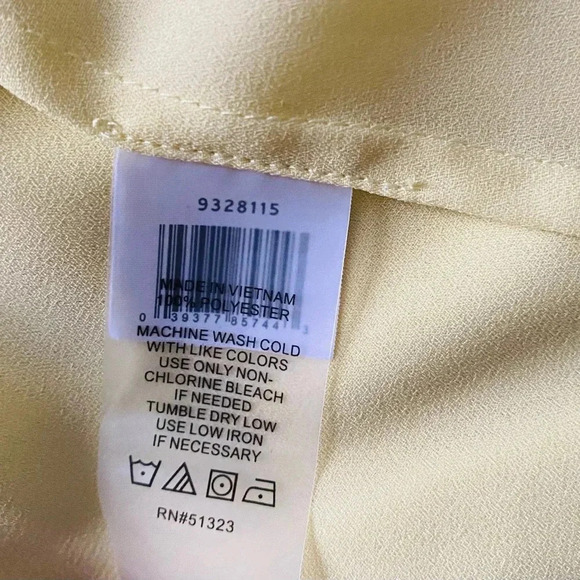VINCE CAMUTO | INVERTED-PLEAT SLEEVELESS BLOUSE IN WILD DAISY SIZE M - Picture 8 of 8